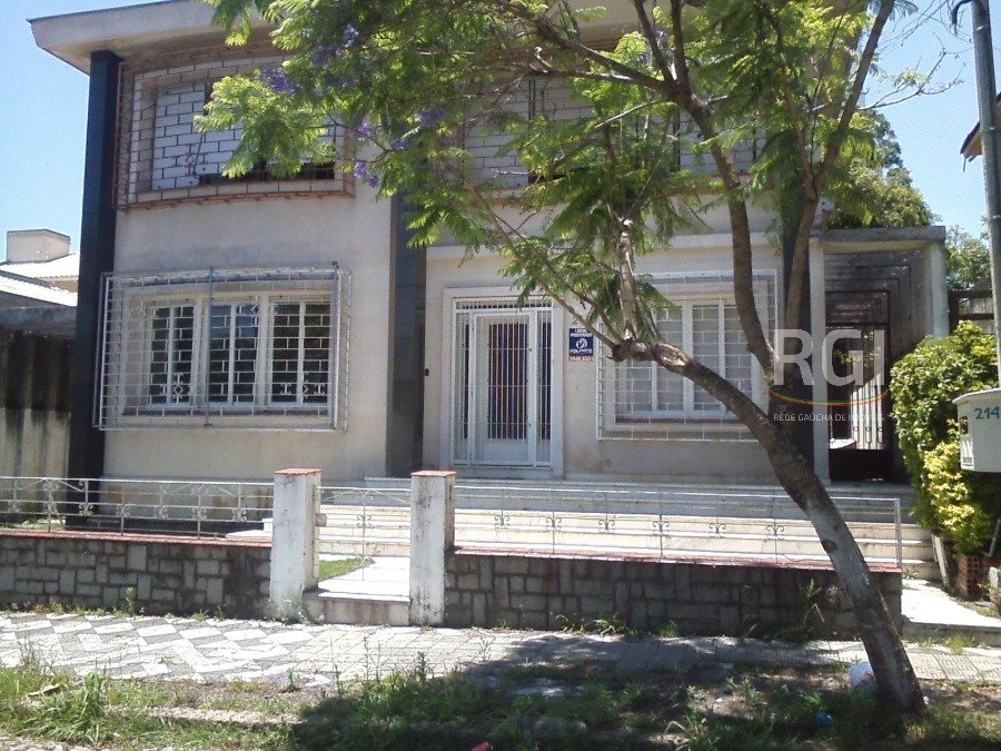 Casa com 510m², 6 dormitórios, 1 suíte, 3 vagas no bairro São João em Porto Alegre para Comprar
