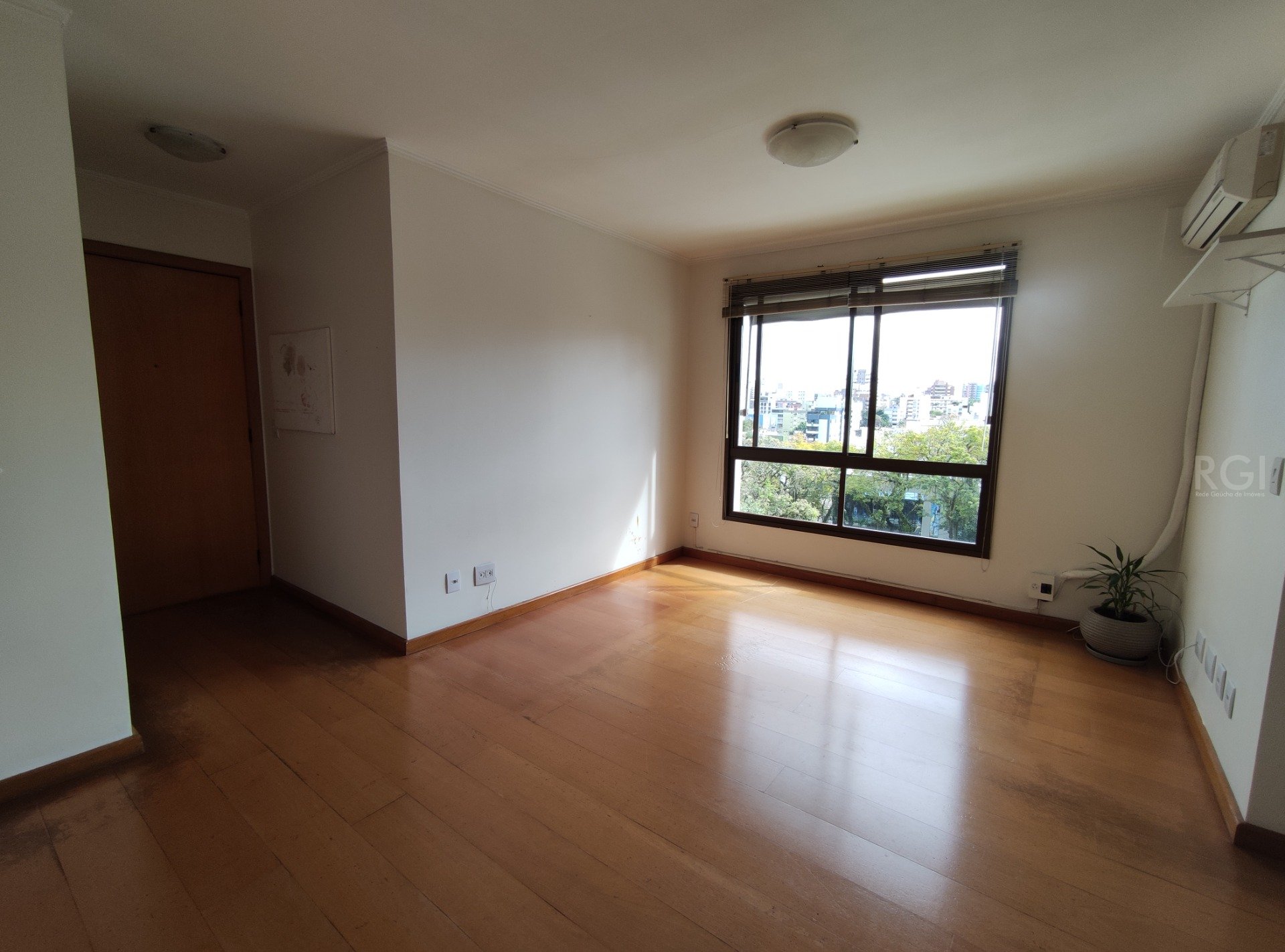 Apartamento à venda com 2 quartos, 67m² - Foto 2