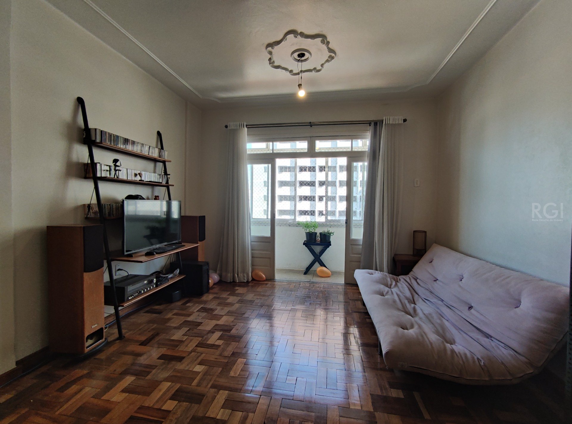 Apartamento à venda com 3 quartos, 110m² - Foto 2