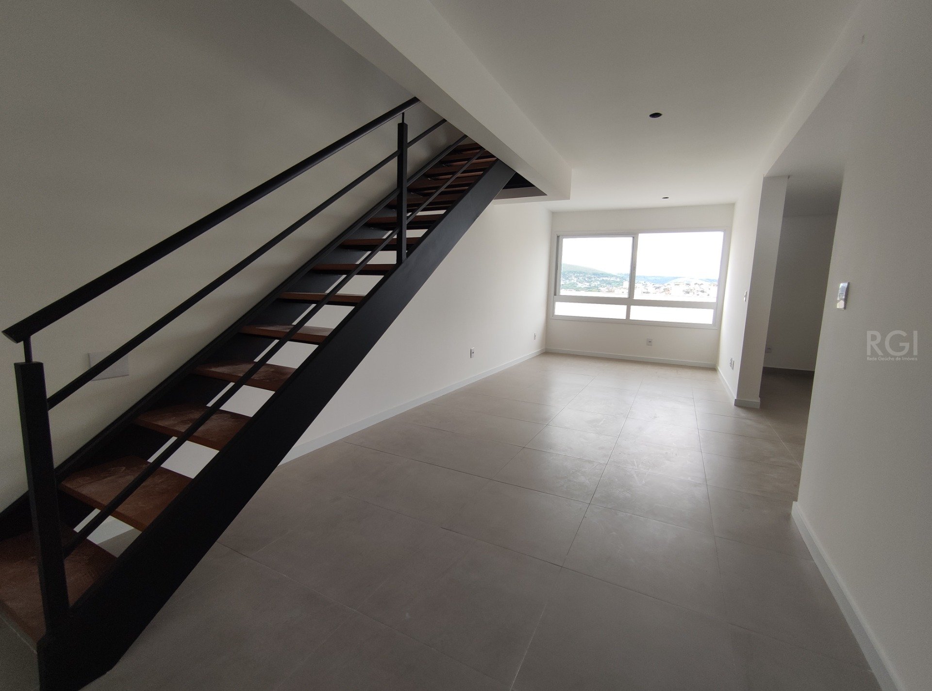 Duplex com 83m², 2 dormitórios, 2 suítes, 2 vagas no bairro Petrópolis em Porto Alegre para Comprar