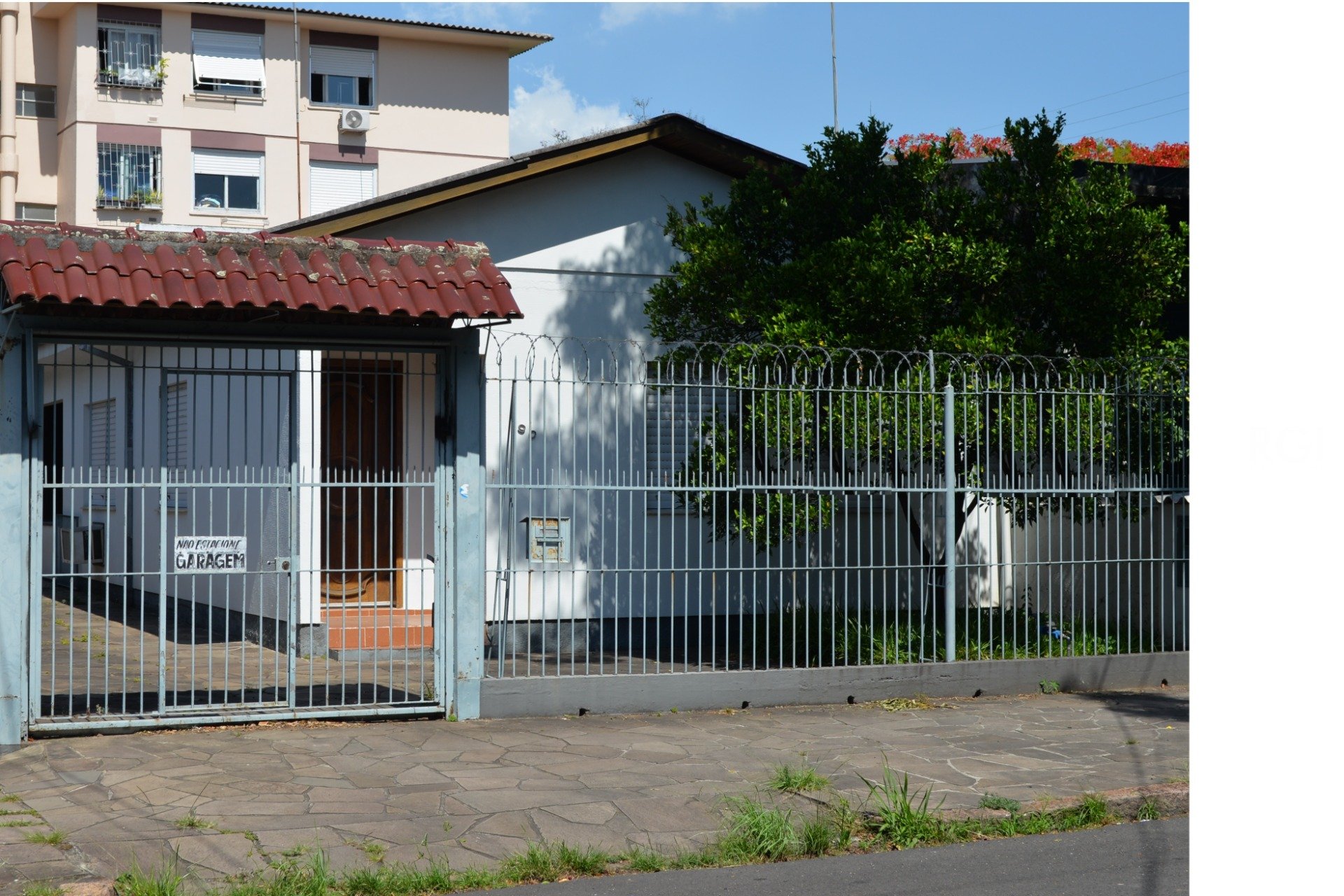 Casa com 157m², 3 dormitórios, 4 vagas no bairro Cristo Redentor em Porto Alegre para Comprar