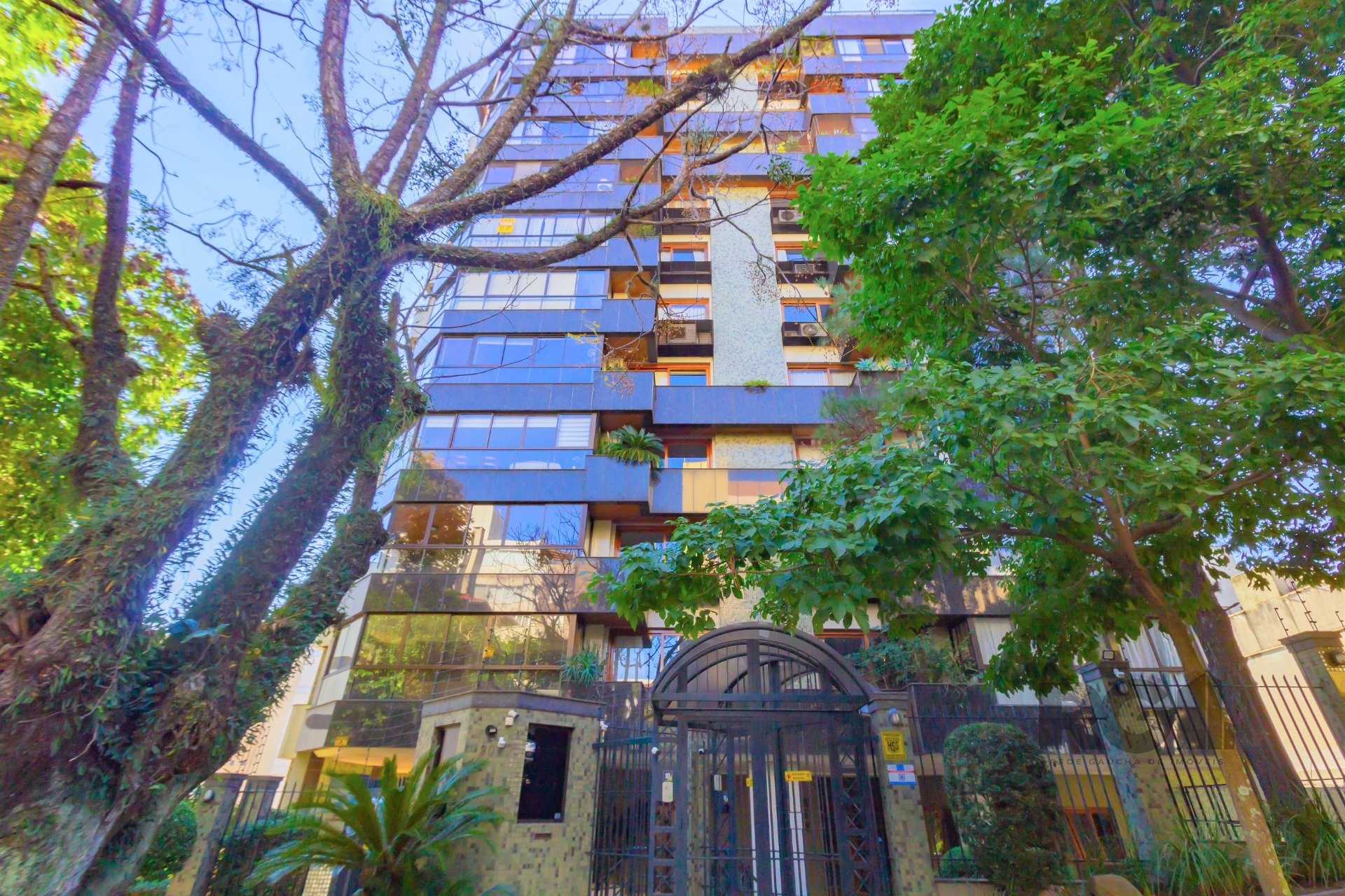 Apartamento com 190m², 3 dormitórios, 1 suíte, 2 vagas no bairro Auxiliadora em Porto Alegre para Comprar