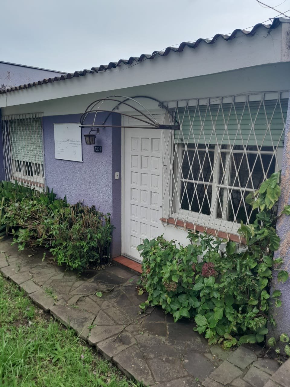 Casa com 111m², 3 dormitórios, 1 suíte, 3 vagas no bairro Teresópolis em Porto Alegre para Comprar