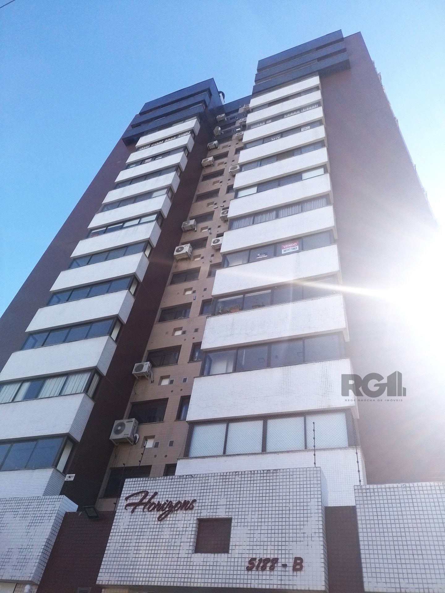 Apartamento com 75m², 2 dormitórios, 1 suíte, 2 vagas no bairro Chácara das Pedras em Porto Alegre para Comprar