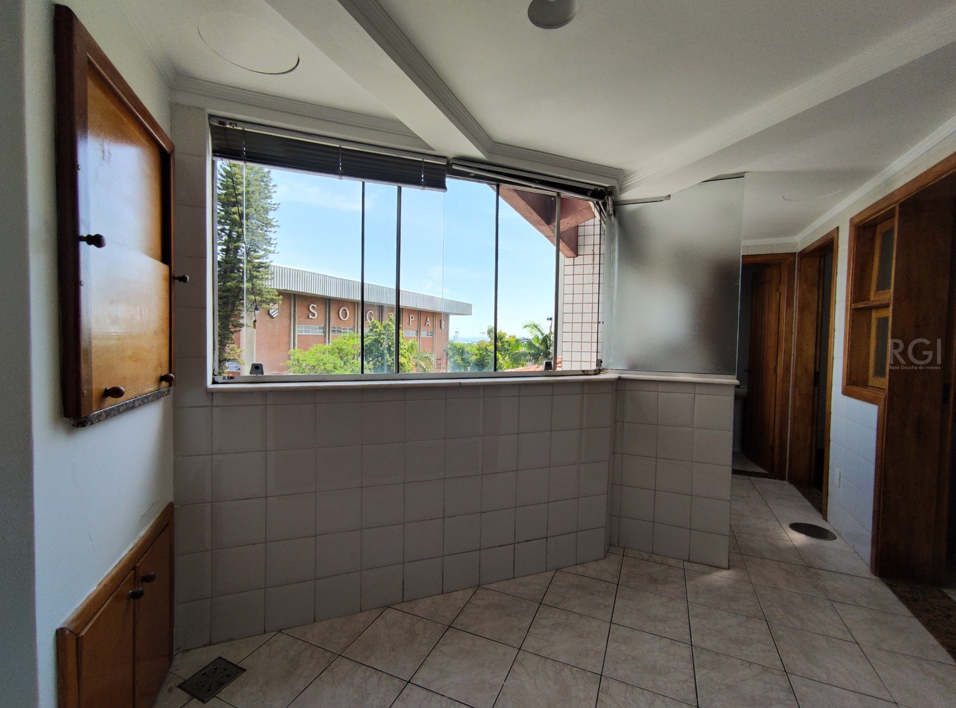 Apartamento de frente para Sogipa 3 dormitórios, 1 suítes, 2