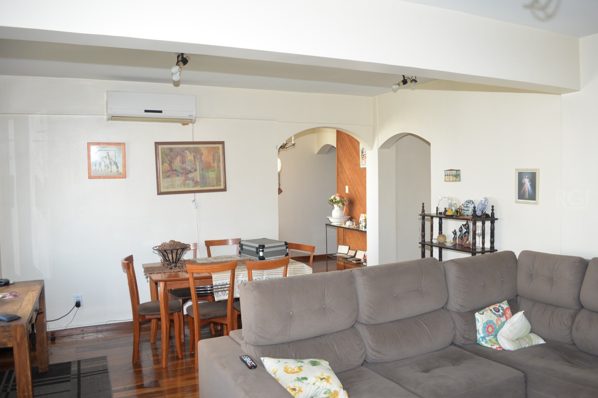 Apartamento com 120m², 3 dormitórios, 1 suíte, 1 vaga no bairro Cristal em Porto Alegre para Comprar