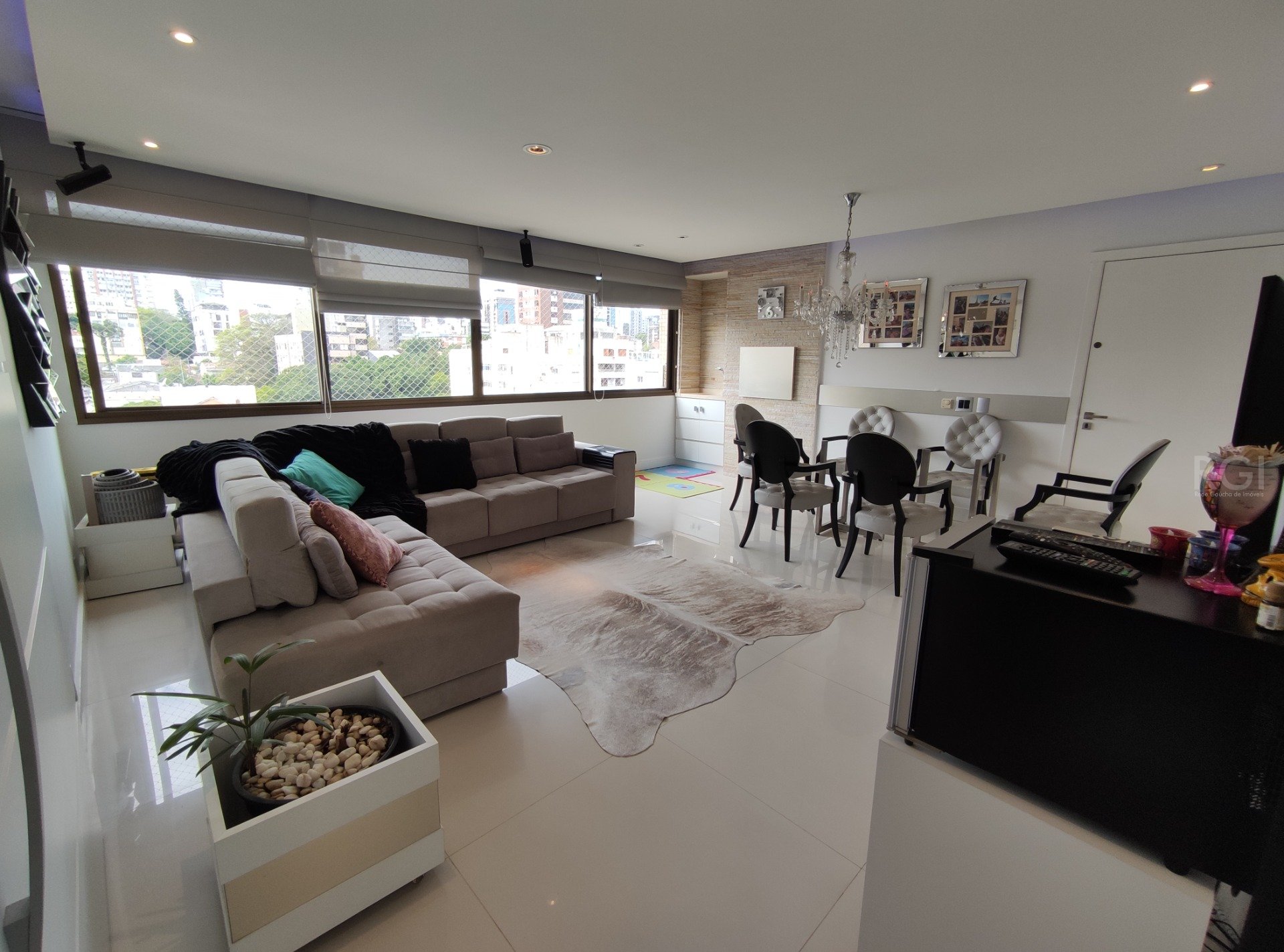 Apartamento com 97m², 3 dormitórios, 1 suíte, 2 vagas no bairro Auxiliadora em Porto Alegre para Comprar